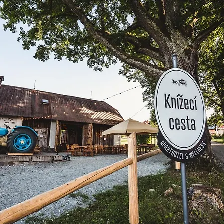 Ξενοδοχείο με διαμερίσματα & Wellness Knizeci Cesta Horní Planá